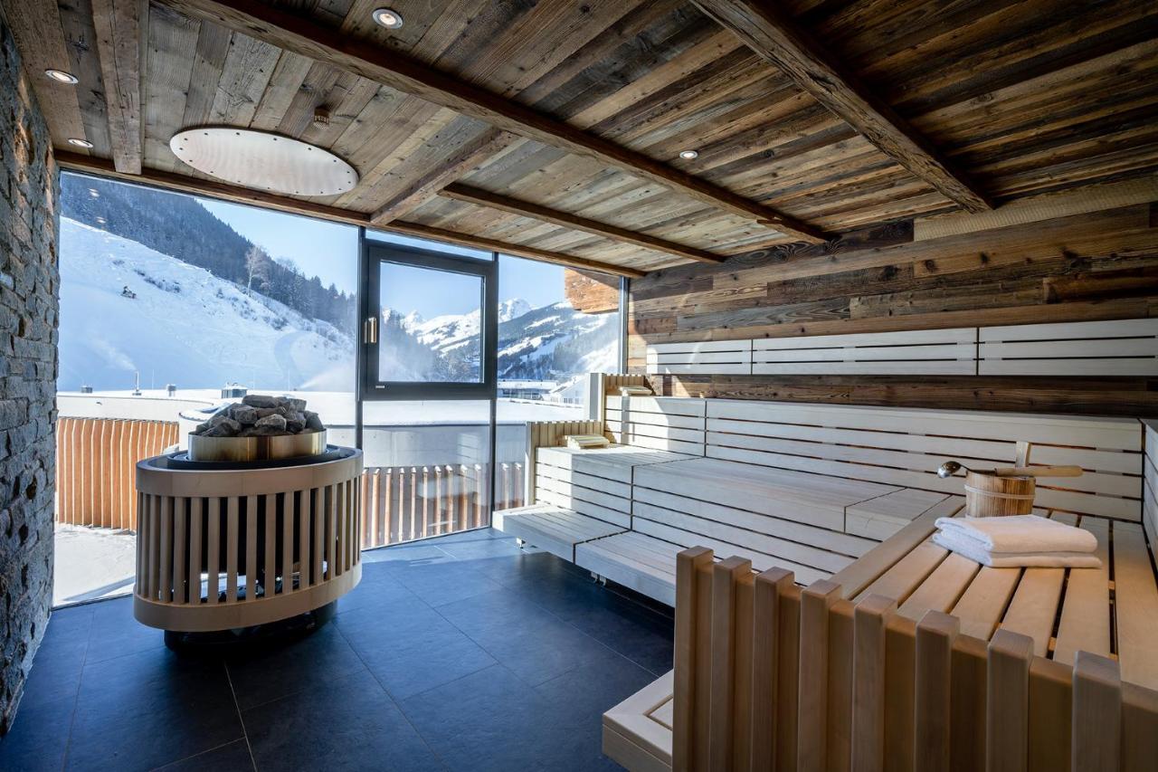 Hotel Das Zwoelferhaus Saalbach-Hinterglemm Exterior foto